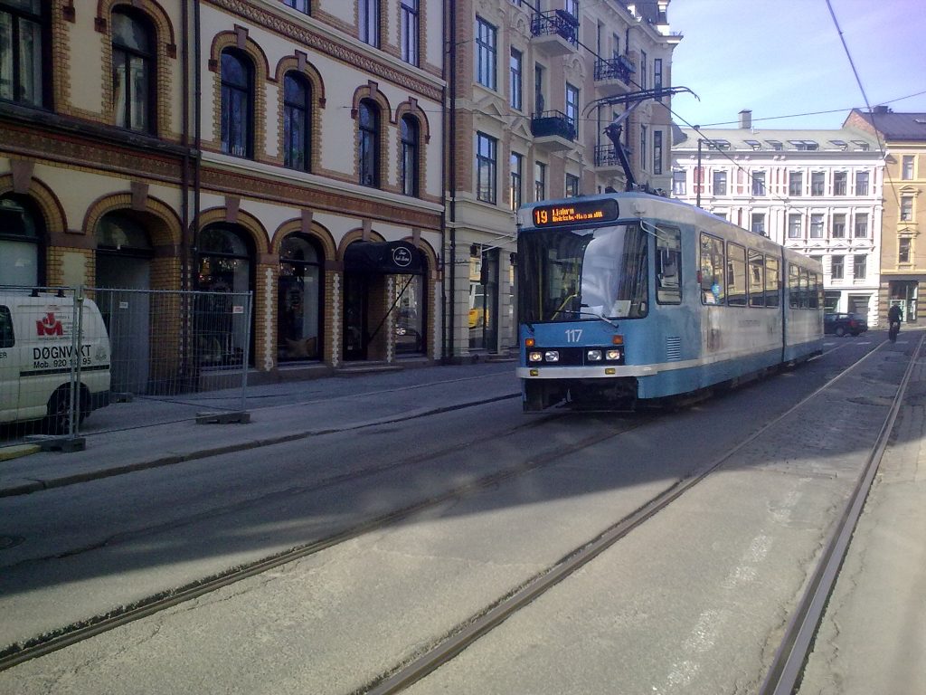 Trikken tilbake på skinner: Linje 11 kjører gjennom Bislett igjen etter sommerens anleggsarbeid
